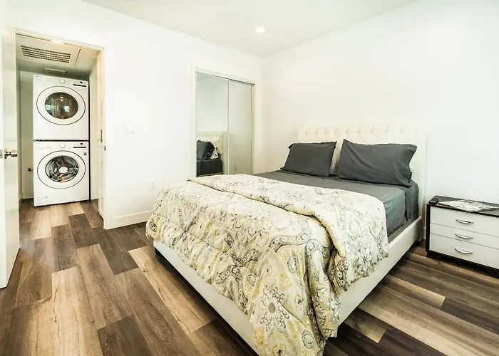 One Bedroom Modern Apartment Near Famous Venice Beach