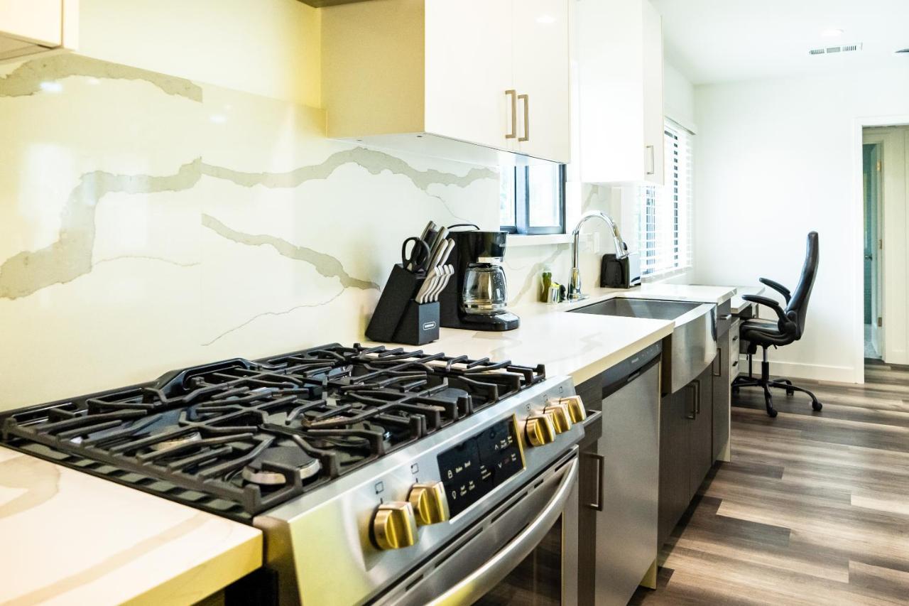 One Bedroom Modern Near Famous Venice Beach